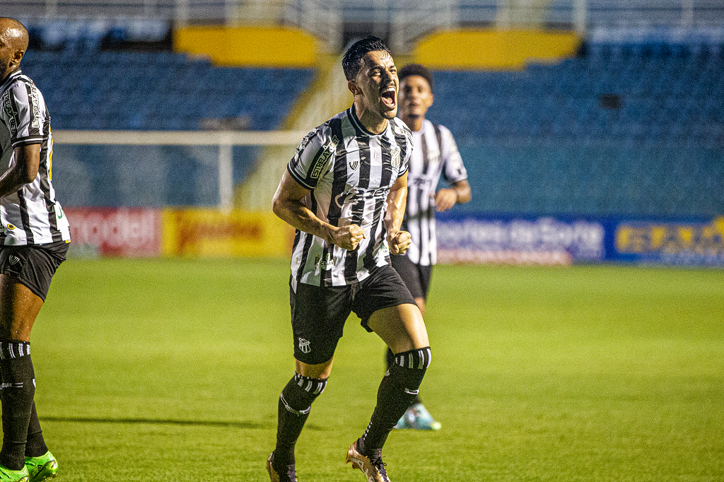 Camp. Cearense: Em casa, Ceará goleia o Pacajus por 4x0