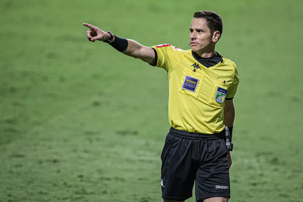 Série A: Paulista Douglas Marques das Flores apitará América/MG x Ceará