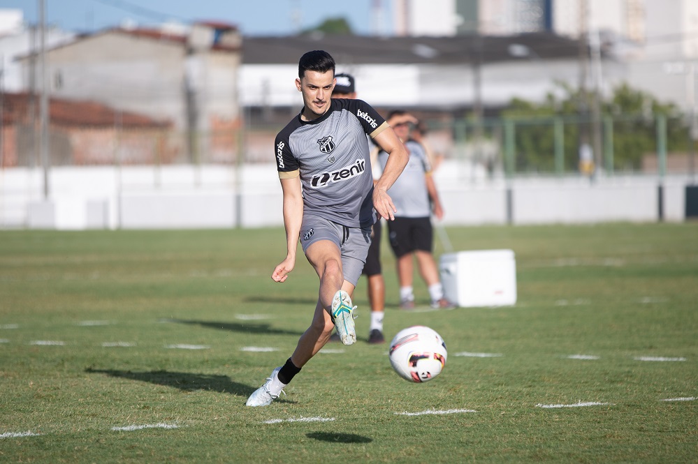 Com coletivo, Ceará fecha terceiro treinamento da semana