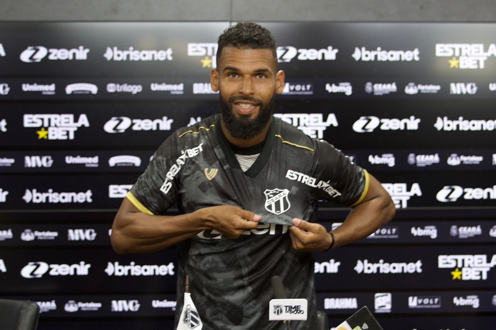 Em coletiva de imprensa, Willian Maranhão é apresentado oficialmente pelo Vozão
