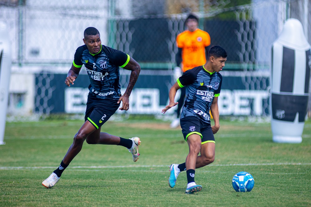 Ceará faz último treino e embarca para encarar o Guarani/SP