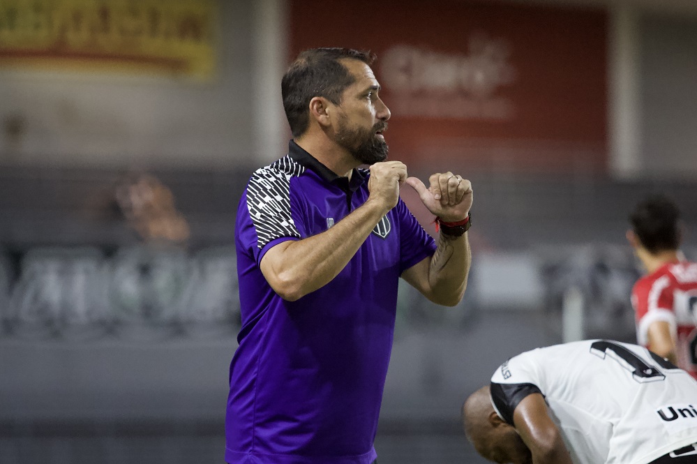 Gustavo Morínigo destaca o trabalho do grupo para vencer o Clássico-Rei: “Mérito total do elenco”