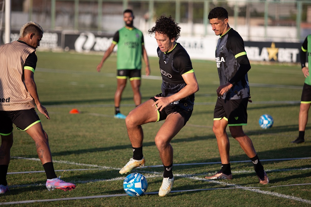 Ceará se reapresenta e faz o primeiro treino da semana de olho no Sampaio Corrêa
