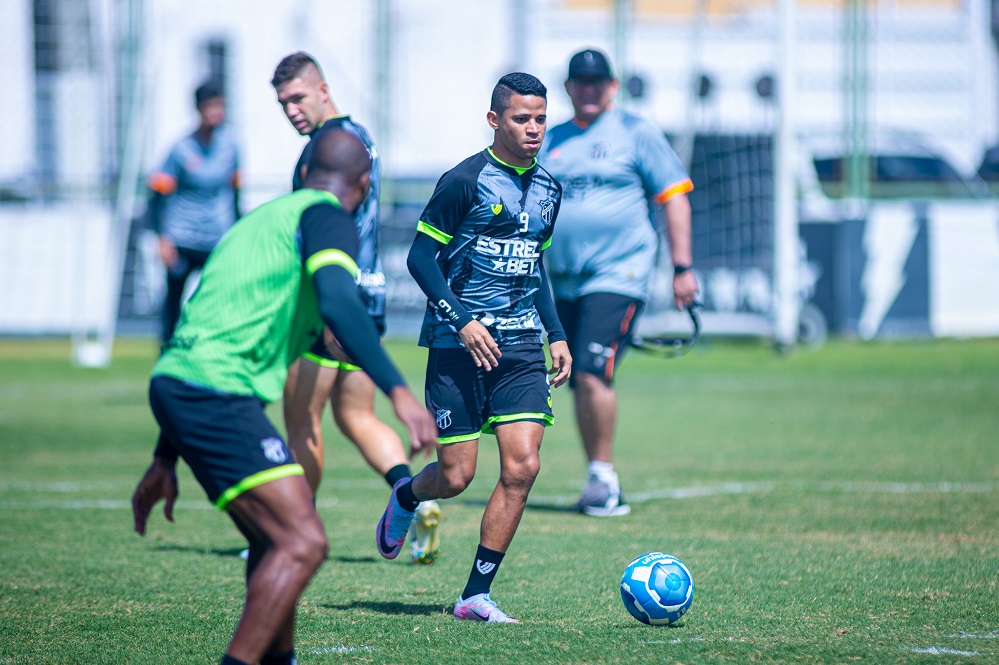 Vozão faz último treino na capital cearense antes de encarar o Tombense