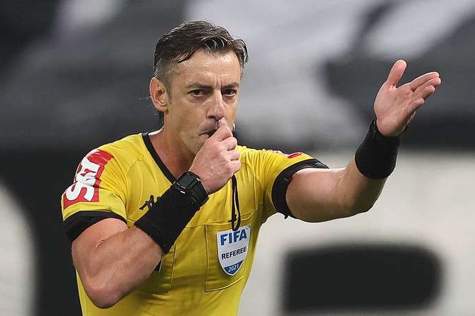 Paulista Raphael Claus apitará Botafogo x Ceará