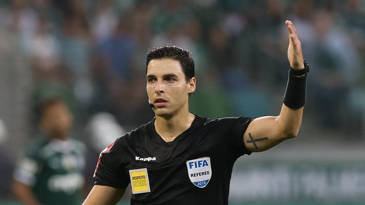 Paranaense Rodolpho Toski Marques apita Ceará x Internacional