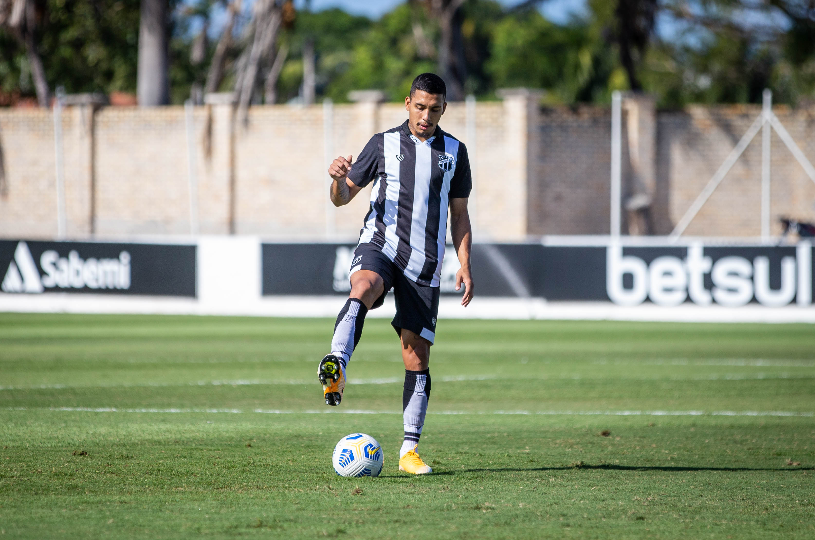 Aspirantes: Joanilson Scarcella apita jogo entre Ceará e Figueirense