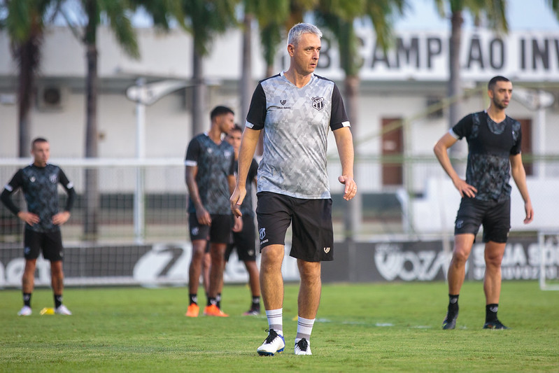 Em coletiva pós-jogo, Tiago Nunes exalta união do elenco na busca pela vitória e projeta estreia no Estadual