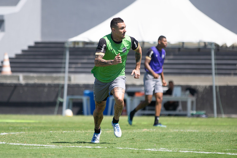 Horas antes de embarcar para  Rio de Janeiro, Ceará faz seu quarto treino para encarar o Flamengo