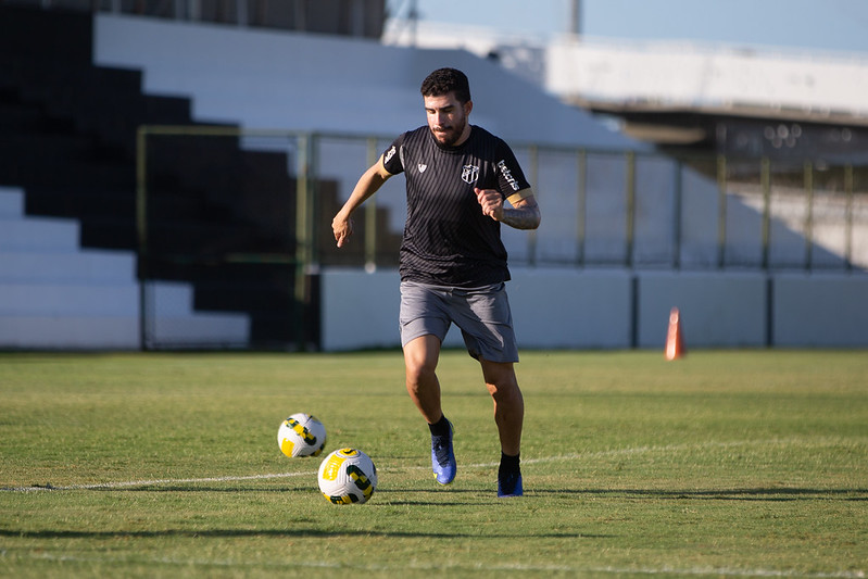 No quinto e último dia de treinos da semana, elenco realiza trabalho tático e finaliza preparação para o Santos