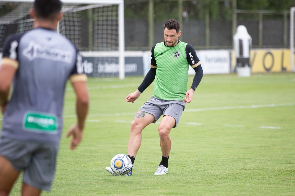 Ceará faz treino tático de olho no Sport