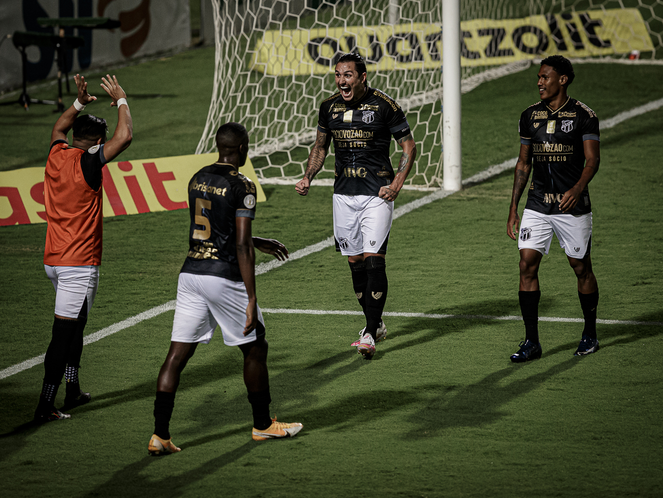 Após triunfo diante do Coritiba, Ceará garante vaga na Copa Sul-Americana 2021