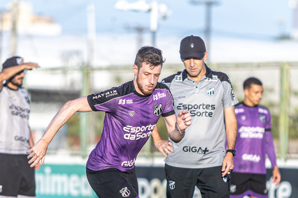 Em manhã de treino em Porangabuçu, Ceará fecha os trabalhos para duelo com o Corinthians