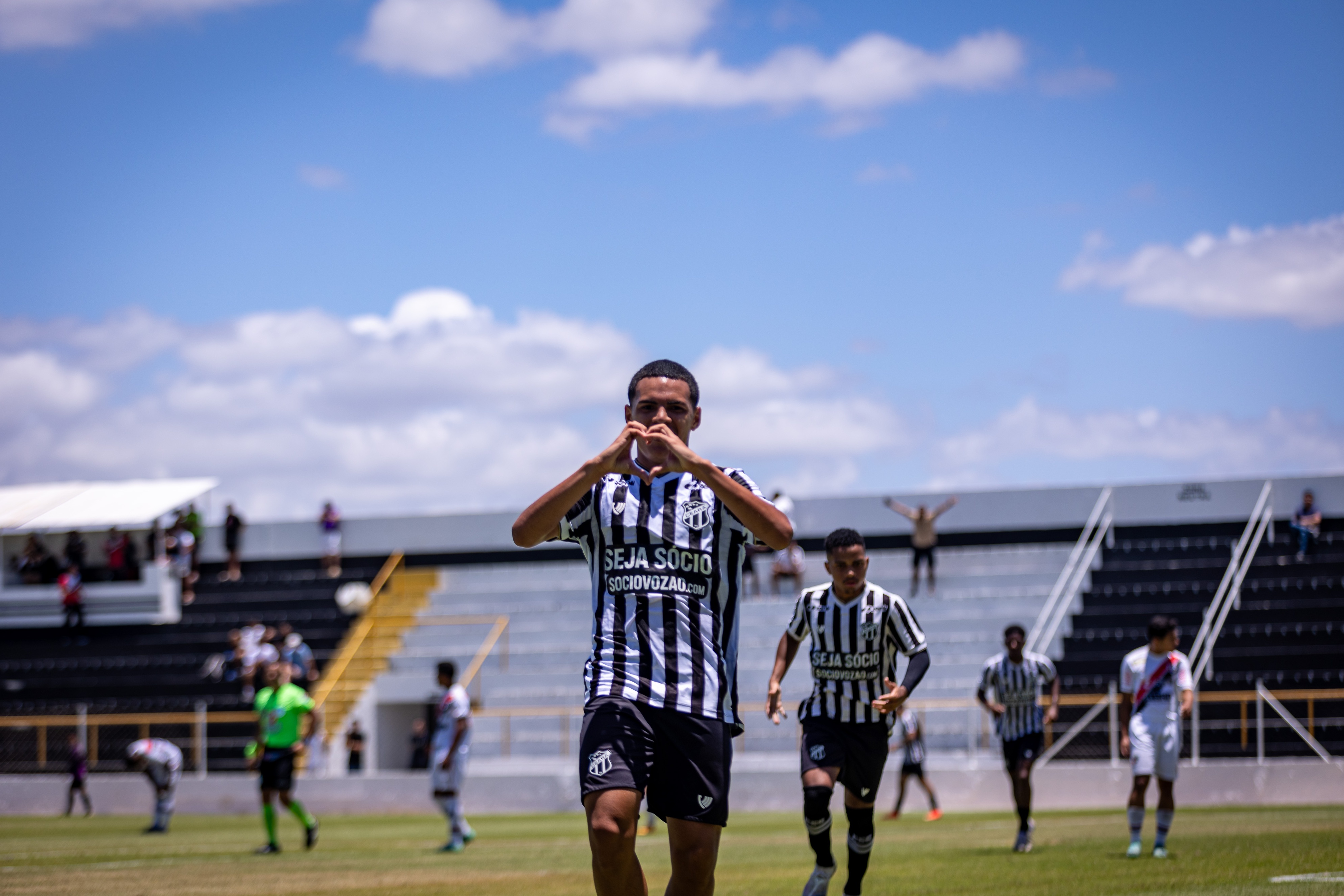 Sub-20: Ceará empata em 2 a 2 com o Ferroviário e avança à final do Campeonato Cearense