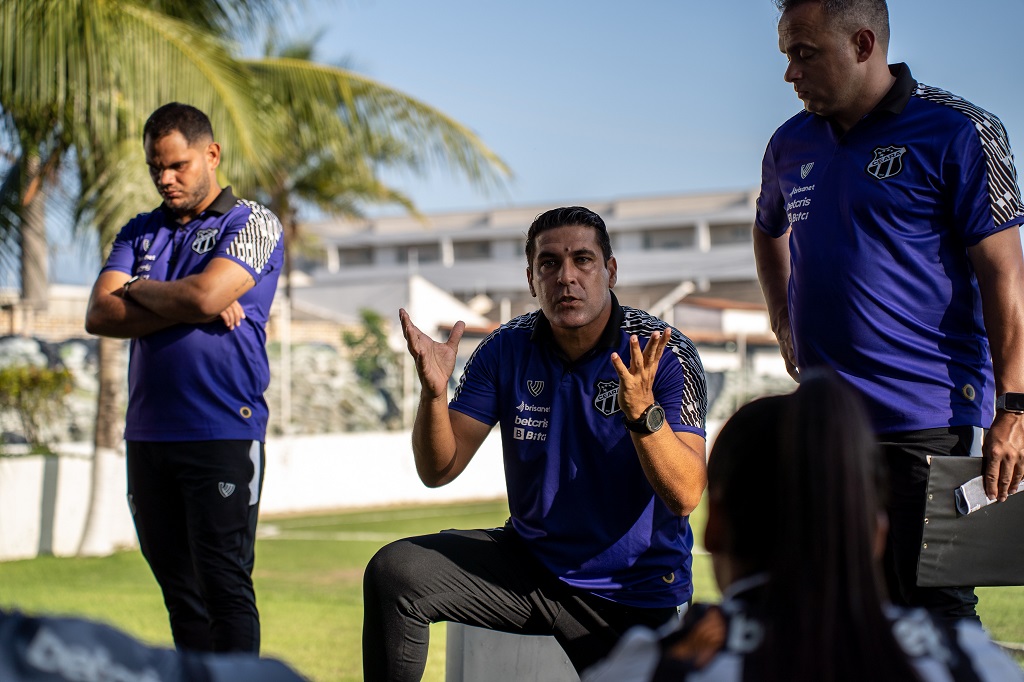 Fut. Feminino: Mesmo com acesso garantido, Erivelton Viana salienta a importância do foco no restante da Série A2