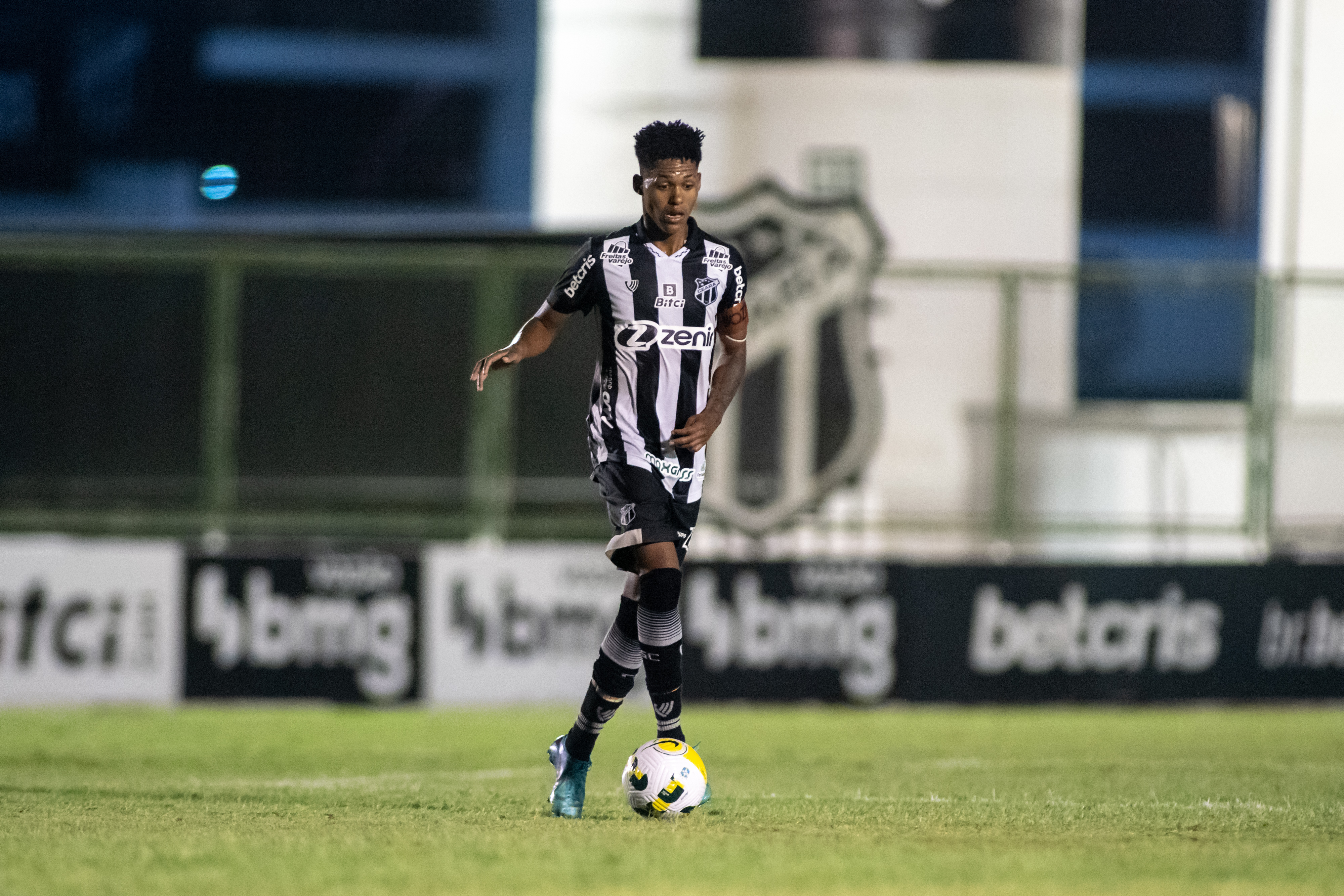 Wendell, volante oriundo das categorias de base, conta sobre sua experiência ao treinar no elenco profissional