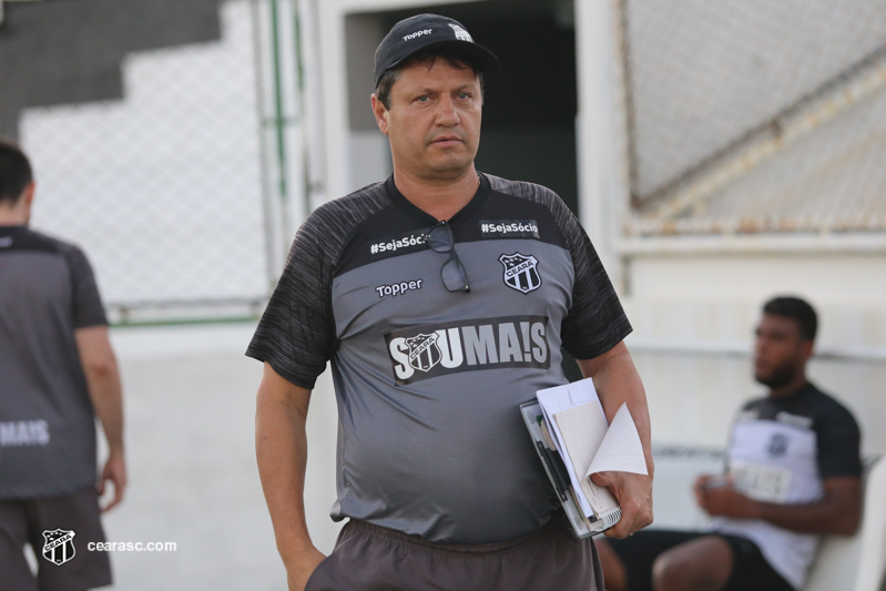 Na véspera da partida diante do Vasco, Adílson Batista analisa postura necessária para a vitória