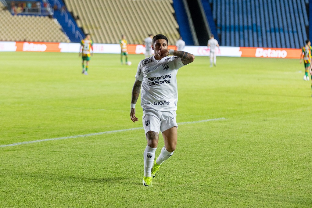 Galeano celebra gol da vitória diante do Sampaio Corrêa na Copa do Nordeste: “Feliz por ajudar os meus companheiros”