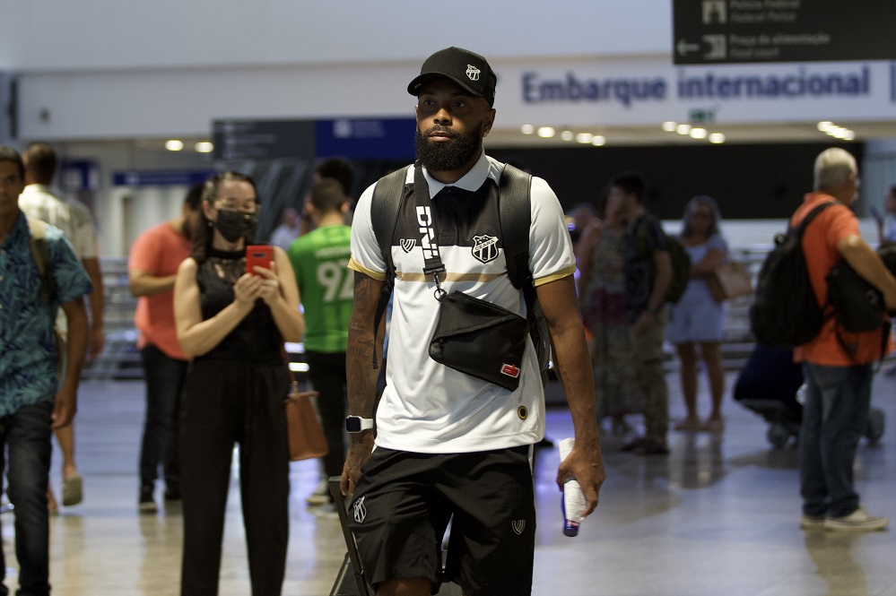 Ceará faz treino apronto e embarca para enfrentar o Vitória