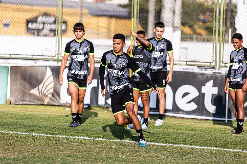Com treino tático, elenco alvinegro inicia a preparação para encarar o Tombense