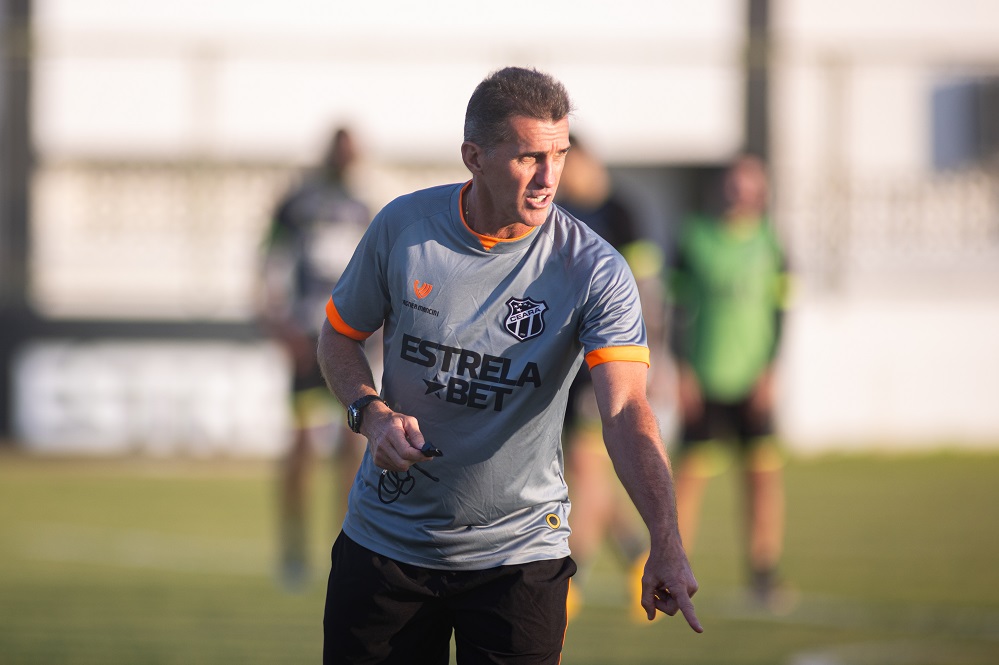 Em Porangabuçu, Vagner Mancini orienta segundo treino da semana