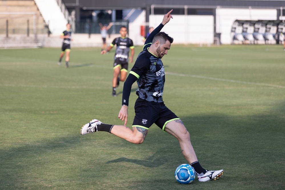 Dois dias antes de encarar o CRB, Tiago Pagnussat projeta confronto contra a equipe alagoana