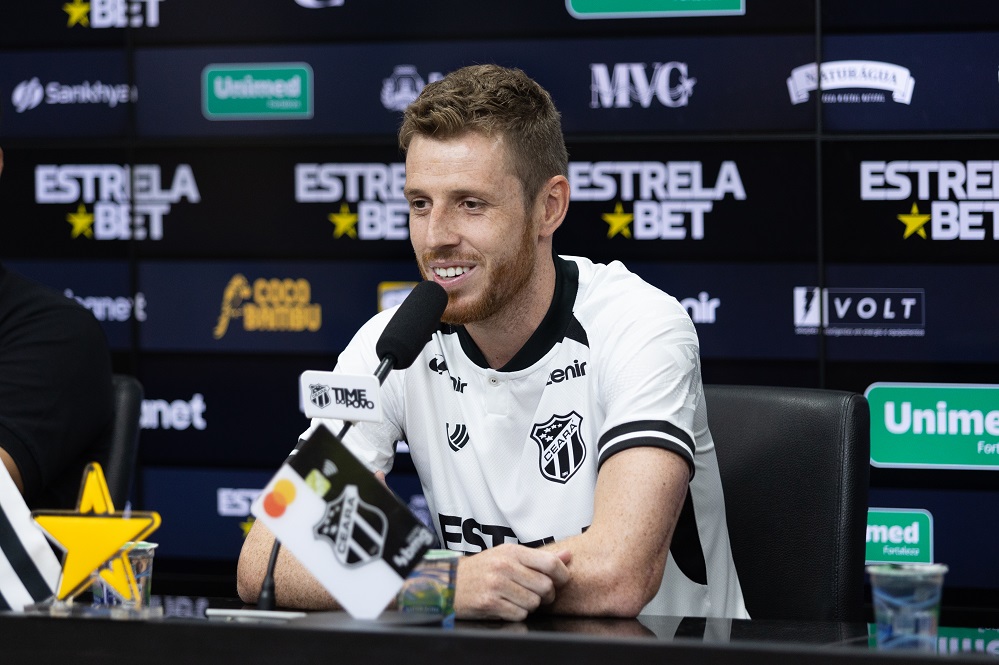 Em apresentação oficial, Aylon fala sobre convite para defender o Ceará: “Foi uma escolha fácil”