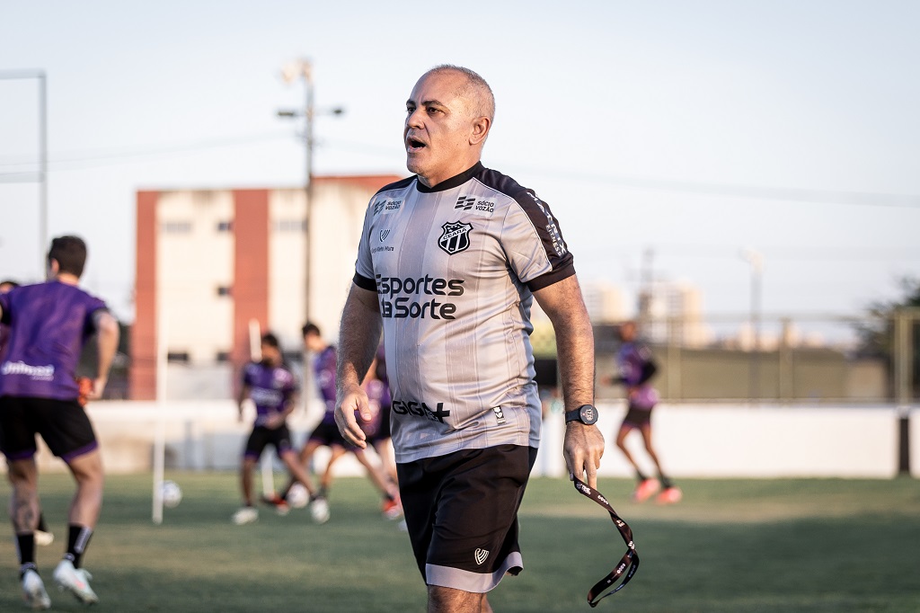 Elenco alvinegro retorna aos trabalhos na tarde desta segunda-feira com foco total em duelo com o Internacional