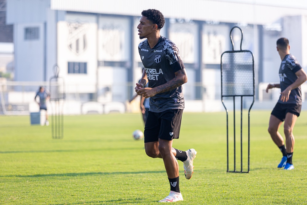 De olho na próxima partida pela Copa do Nordeste, Ceará faz primeira atividade em Porangabuçu