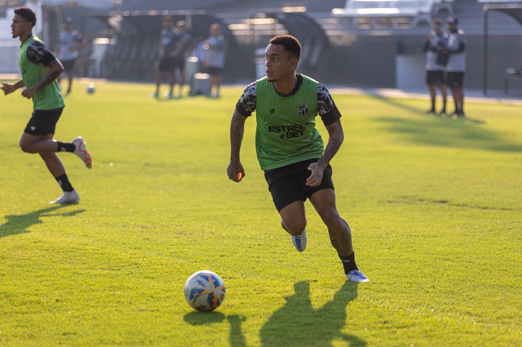 No CT de Porangabuçu, elenco realiza segundo treinamento para confronto com o Floresta