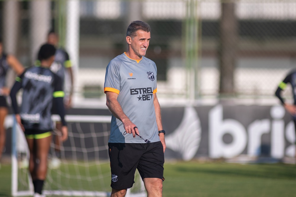 De olho na próxima rodada, técnico Vagner Mancini orientou mais um dia de treinos em Porangabuçu