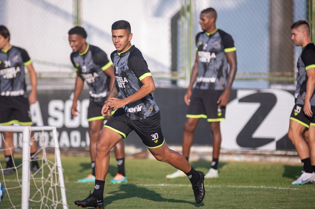 Em Porangabuçu, Ceará faz penúltimo treinamento antes de embarque para confronto com o Novorizontino