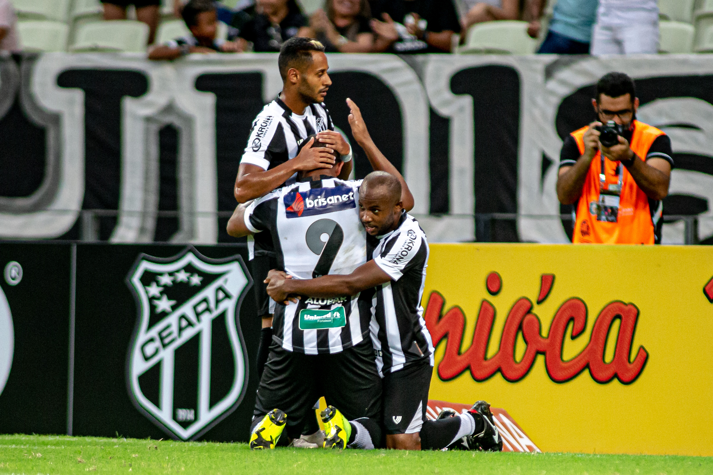 Rodrigão marca de cabeça e Ceará vence o Caucaia pelo Campeonato Cearense