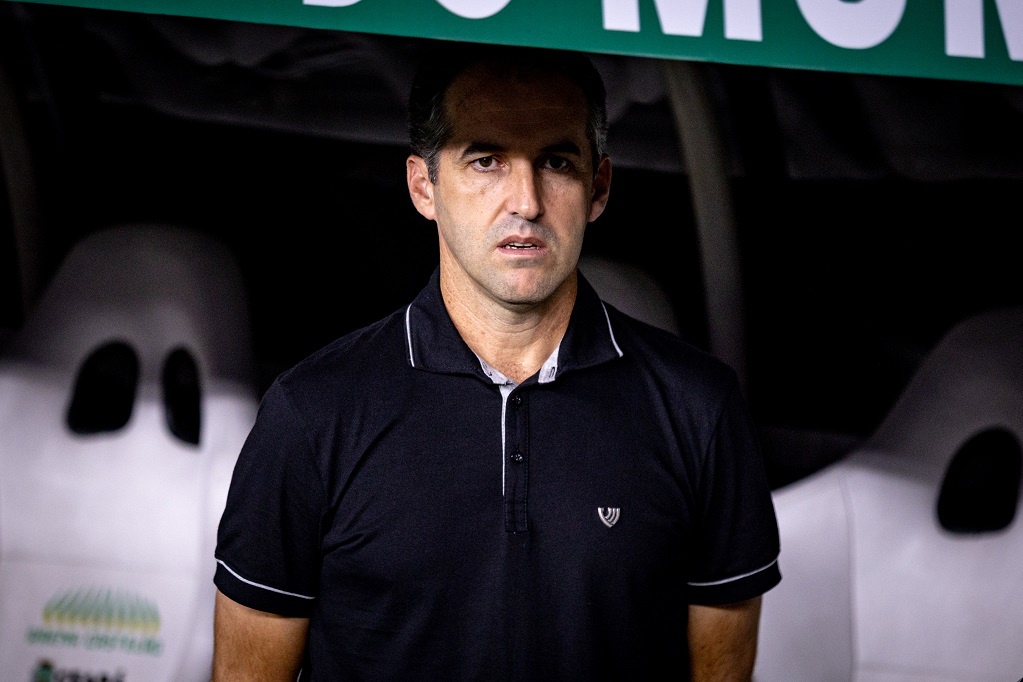Após duelo com o Bahia, Léo Condé projeta sequência na temporada: “Temos uma grande responsabilidade no Campeonato Brasileiro”