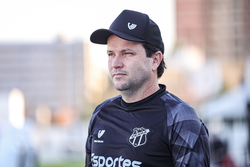 No segundo trabalho da semana, Daniel Paulista ajusta detalhes táticos da equipe