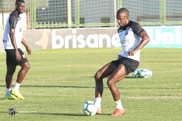 Fabinho diz estar vivendo sua melhor temporada e exalta trabalho realizado por Enderson Moreira 