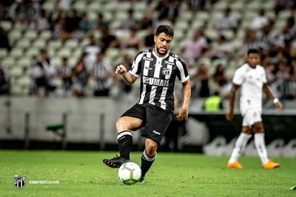 Equilíbrio das peças e ausência de vaidade.  Meia Felipe fala sobre o bom nível de todos do grupo