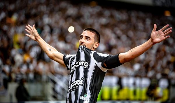 Com sete gols, Thiago Galhardo já é um dos principais artilheiros do Ceará em uma edição do Brasileirão
