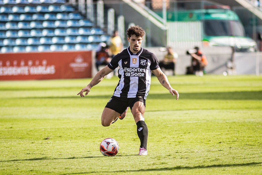 Autor do 1º gol da vitória do Ceará diante do Floresta, Rafael Ramos comemora: “Muito feliz por fazer o gol”