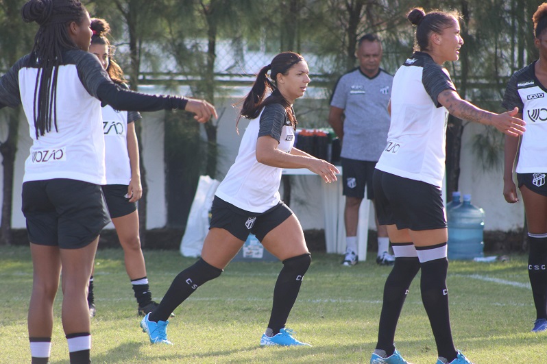 Fut. Feminino: Sob o comando do técnico Sérgio Alves, elenco faz um treino focado no sistema defensivo