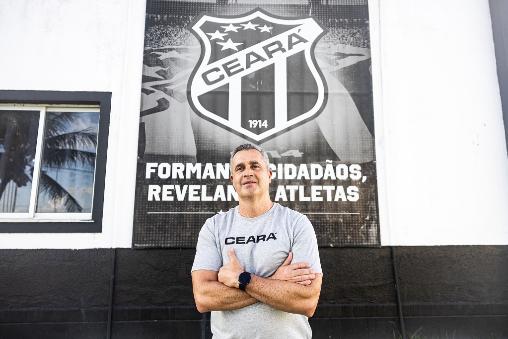 Recém-contratado para o Sub-17, Rogério Ferreira é alçado ao comando técnico do Sub-20