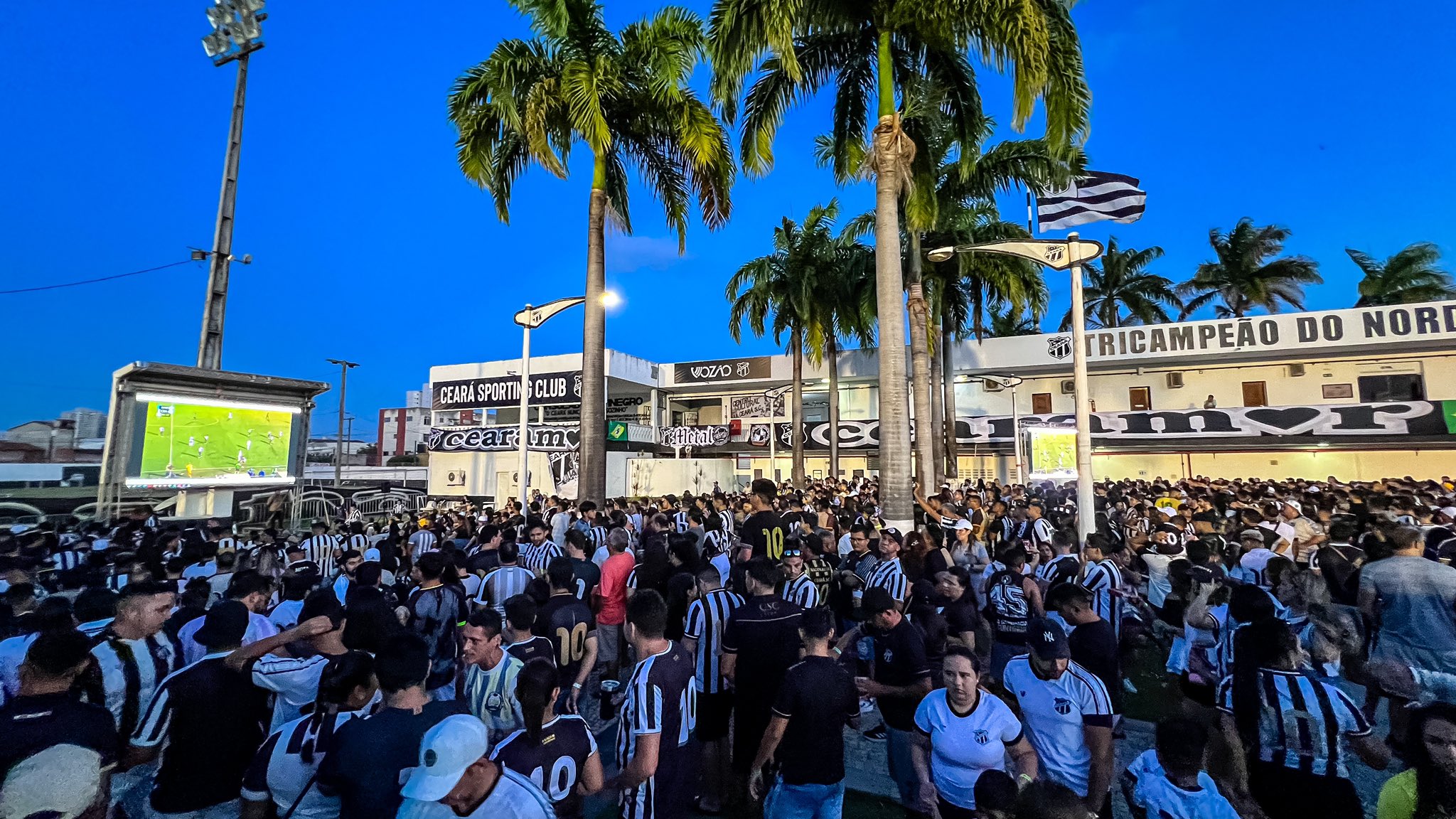 Mais de quatro mil pessoas vão à sede para acompanhar estreia alvinegra na temporada