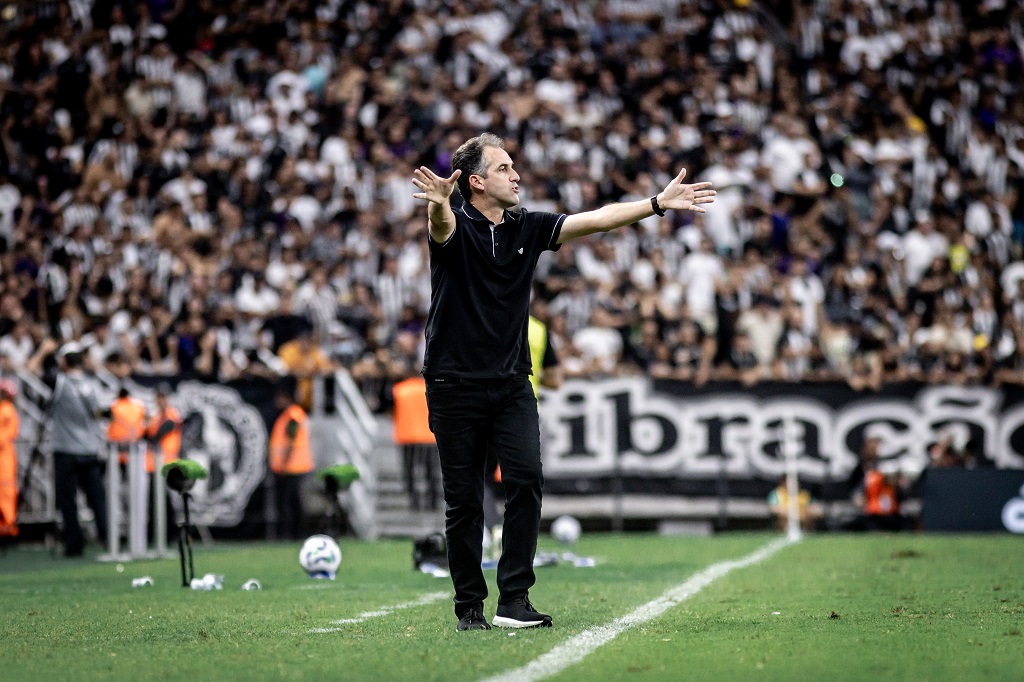 Léo Condé fala em igualdade no confronto diante do Bahia: “Foi um jogo muito equilibrado”