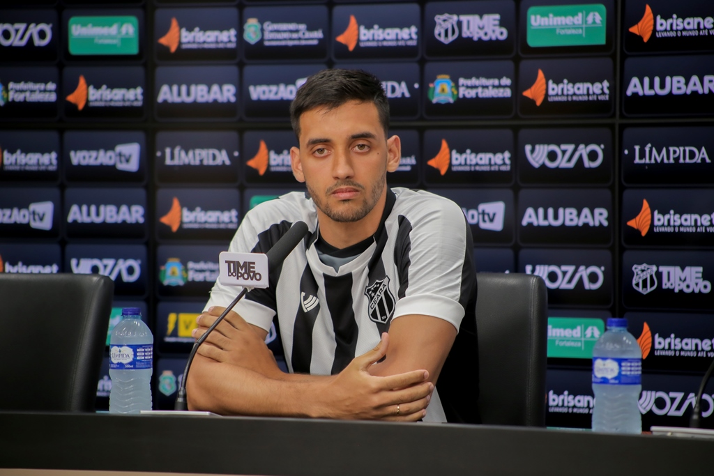 Volante Marthã é apresentado oficialmente à imprensa no Vovozão