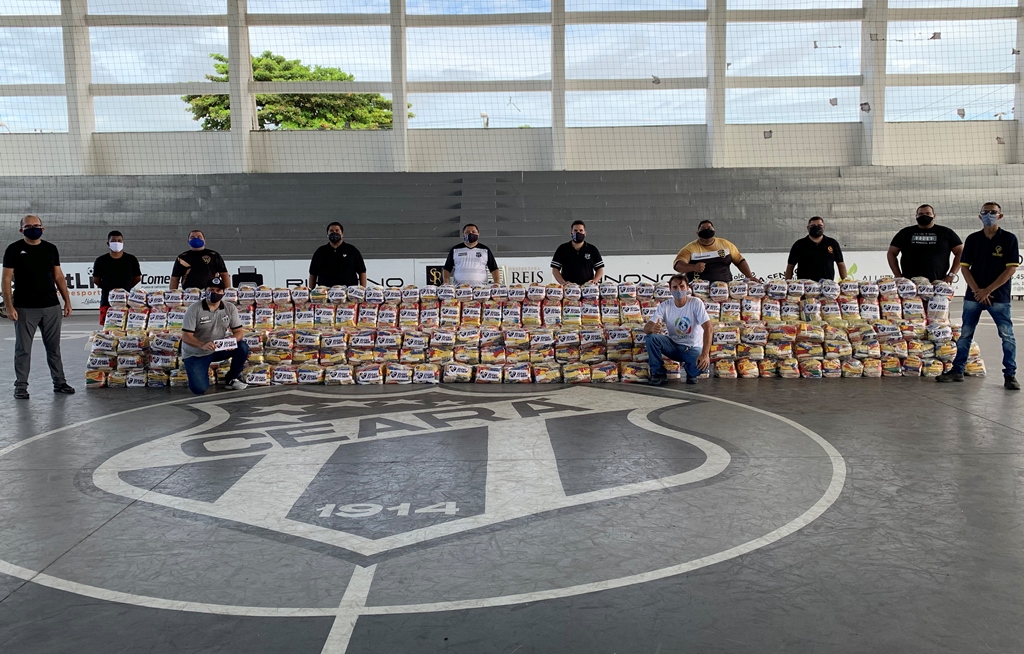 Em sua segunda doação, Vozão do bem distribui mais de três toneladas de alimentos