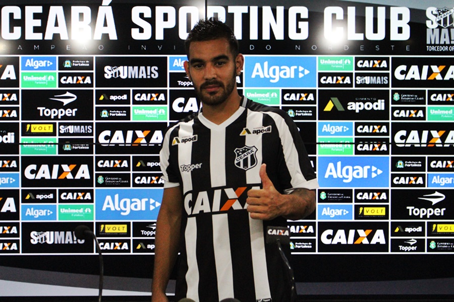 Colombiano Jown Cardona é apresentado à imprensa em Porangabuçu