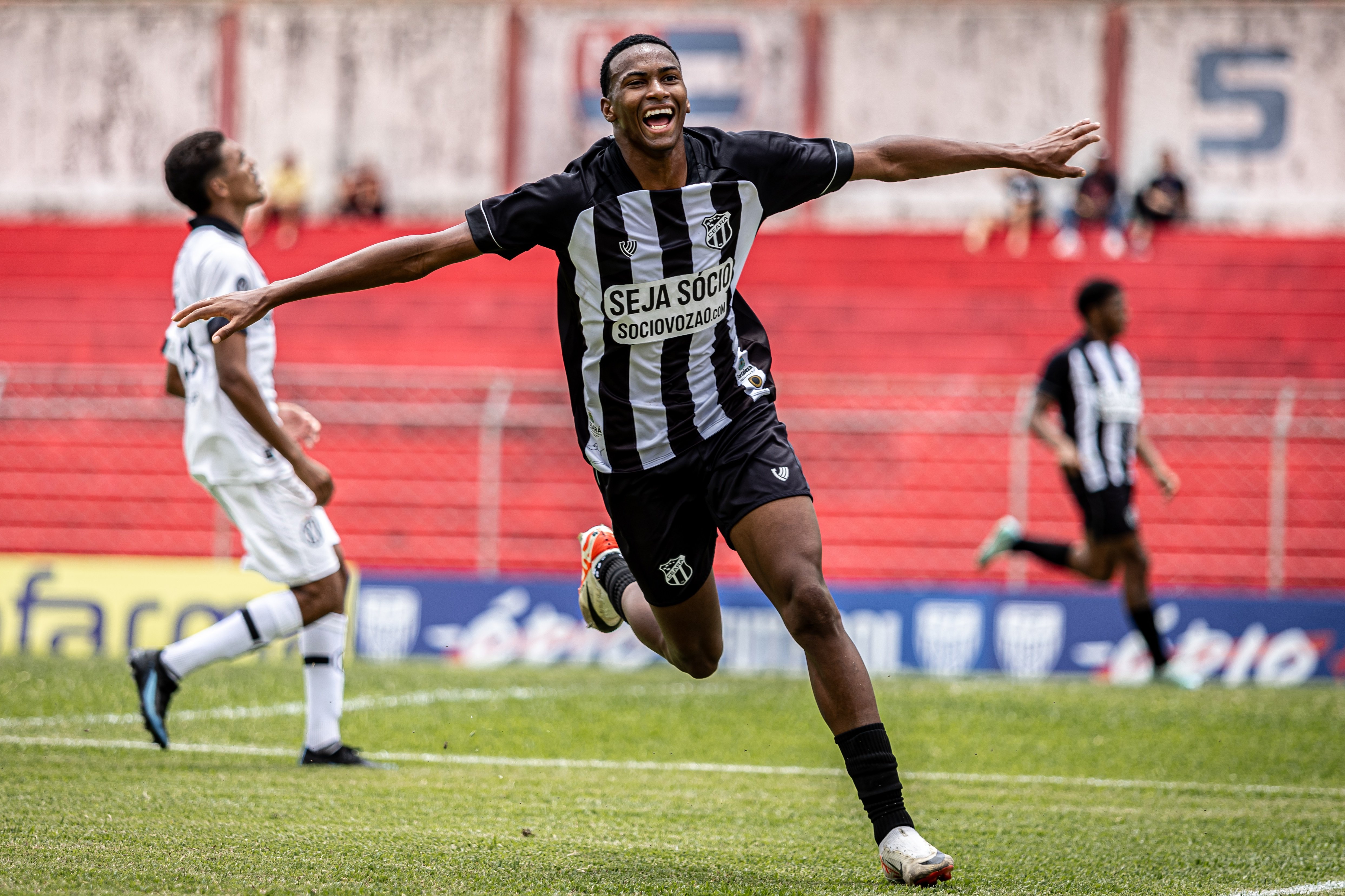 Do Sub-20 ao profissional, atacante Guilherme fala da sua expectativa na nova etapa com a camisa do Vozão