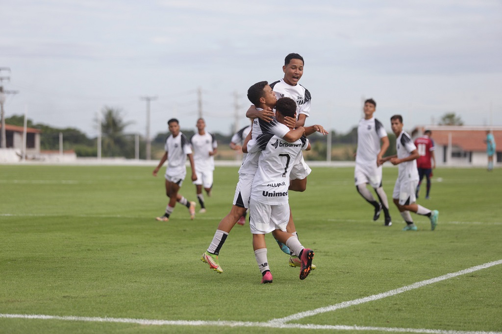 Sub-15: Em amistoso na Cidade Vozão, Ceará vence o rival em Clássico-Rei