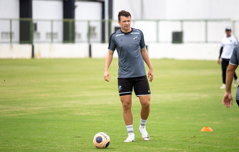 Eduardo Brock: “É um jogo importante como todos os outros e amanhã nós vamos em busca da vitória”