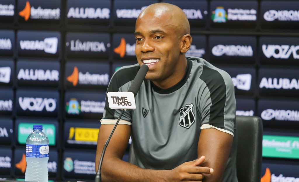Fabinho exalta período de pré-temporada e comenta: “único caminho é o trabalho”